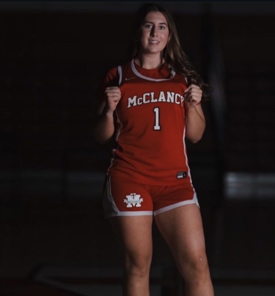 Elle Manley in the photo 1