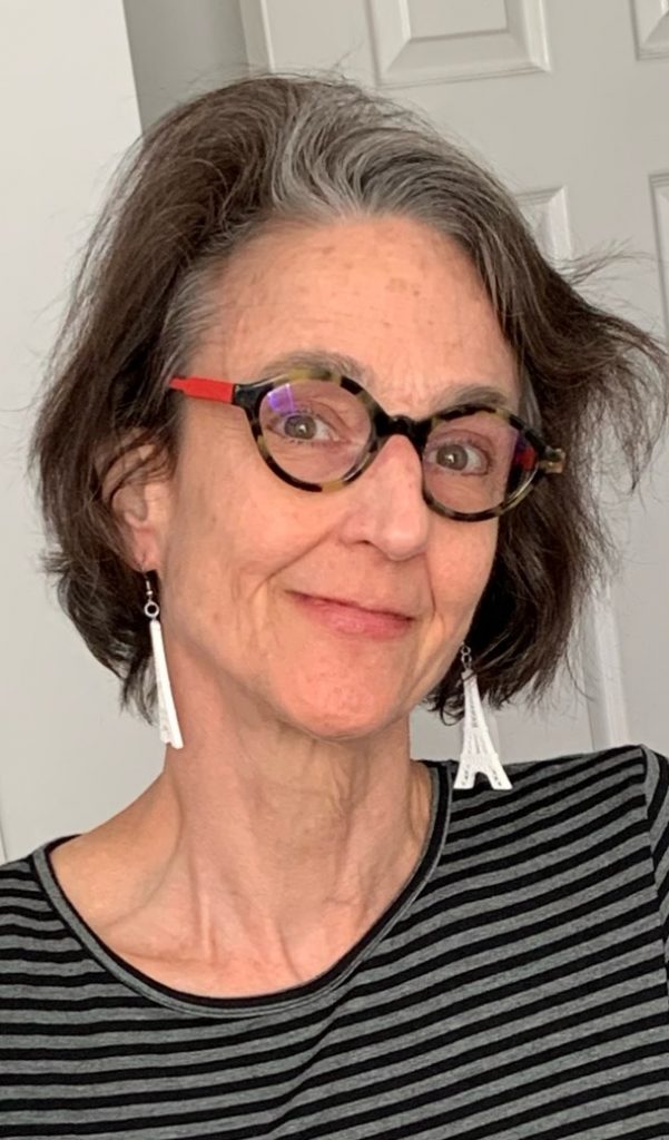 Elizabeth Andrews in the photo 1